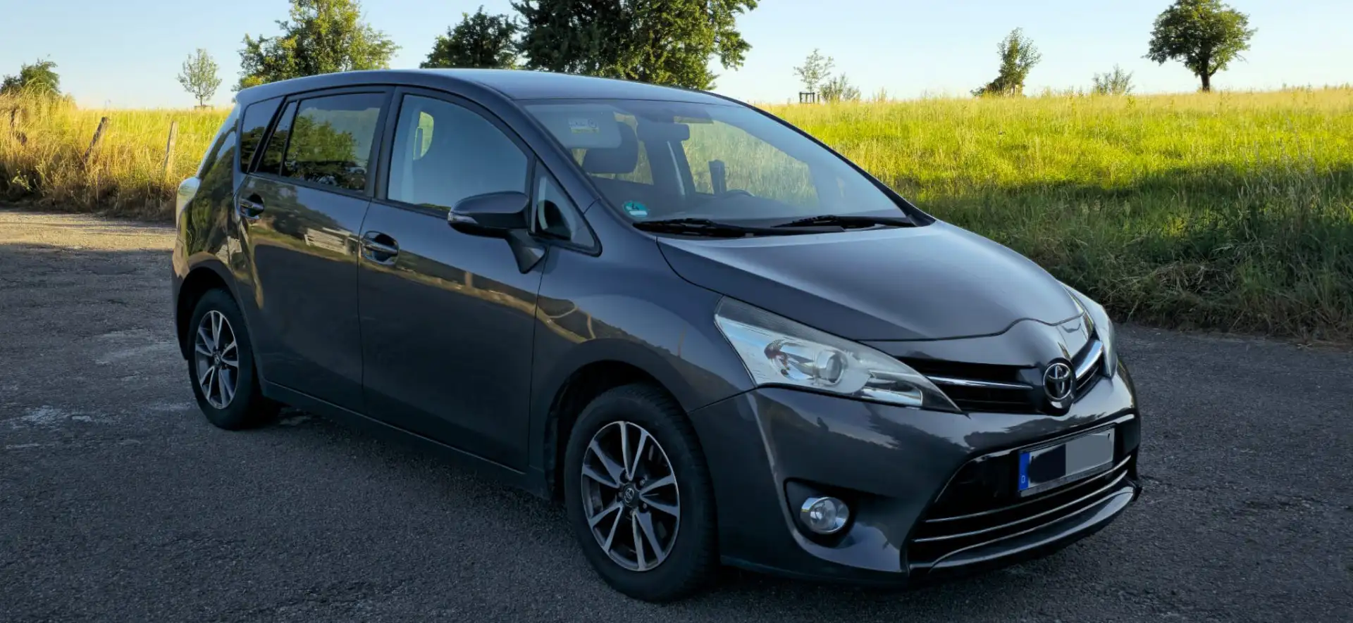 Toyota Verso 1.8, 7-Sitzer, Kamera, erst Besitzer, TÜV new Gri - 1