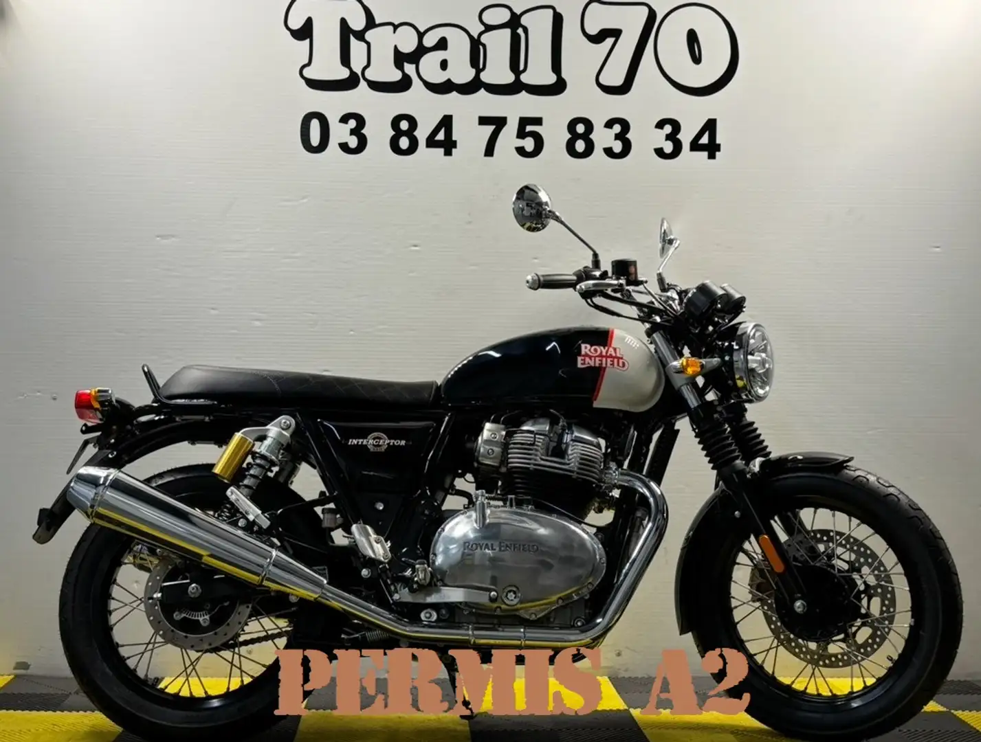 Royal Enfield Interceptor Black - 1