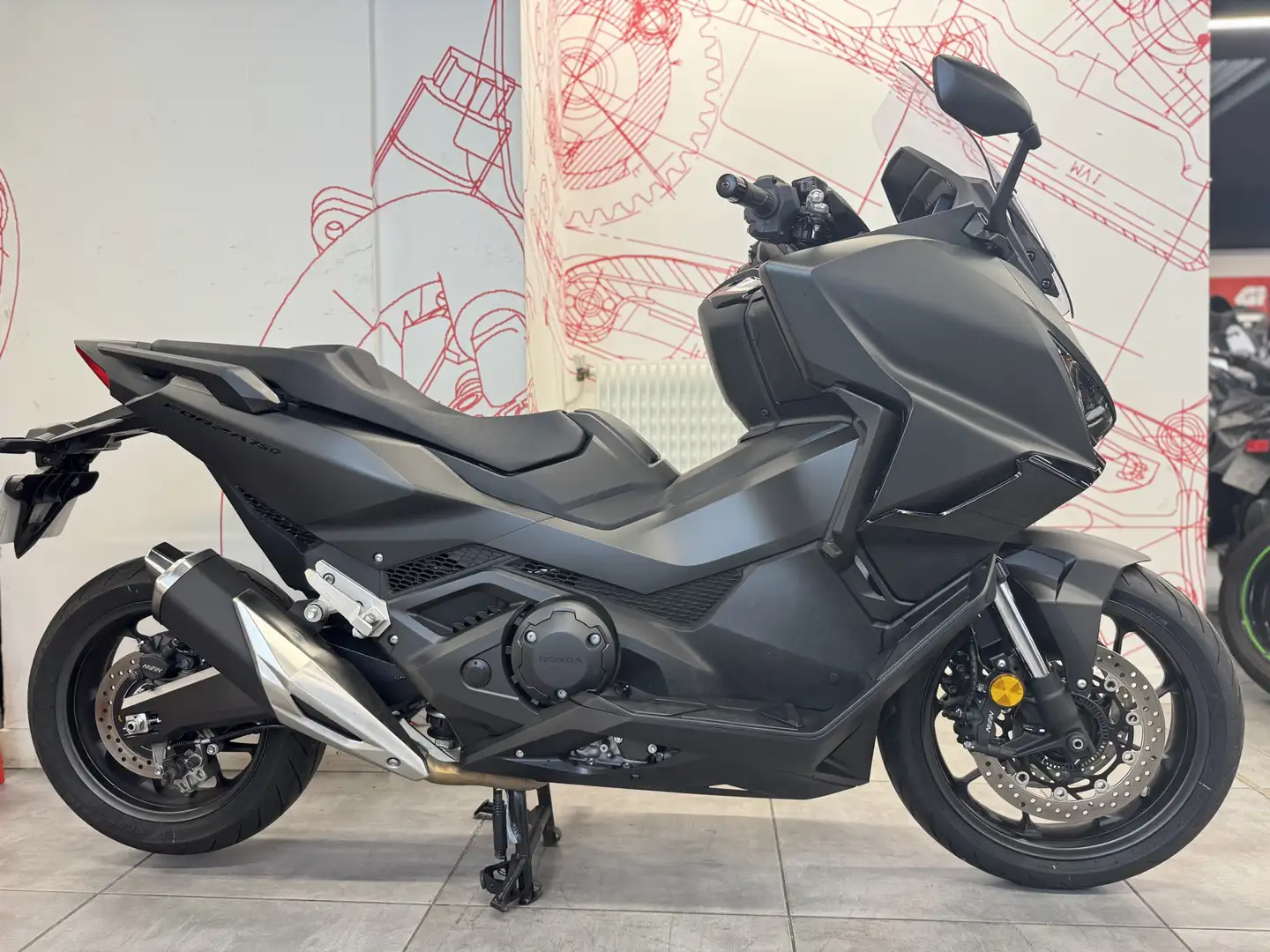 Honda Forza 750 Noir - 1