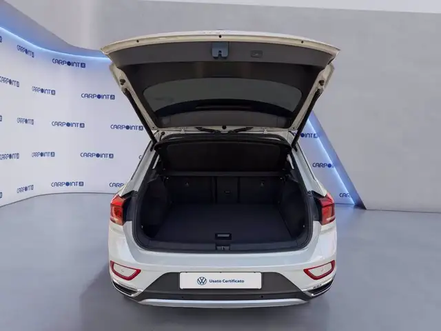Volkswagen T-Roc view 18