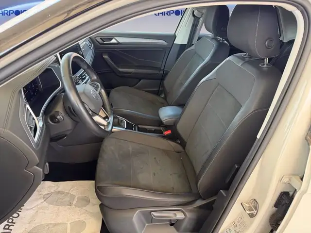 Volkswagen T-Roc view 10