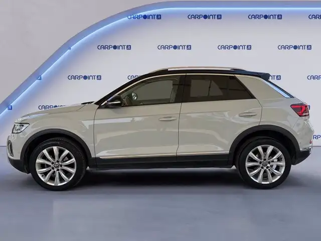 Volkswagen T-Roc view 3