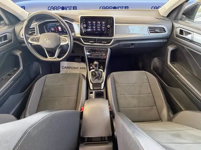 Volkswagen T-Roc view 11