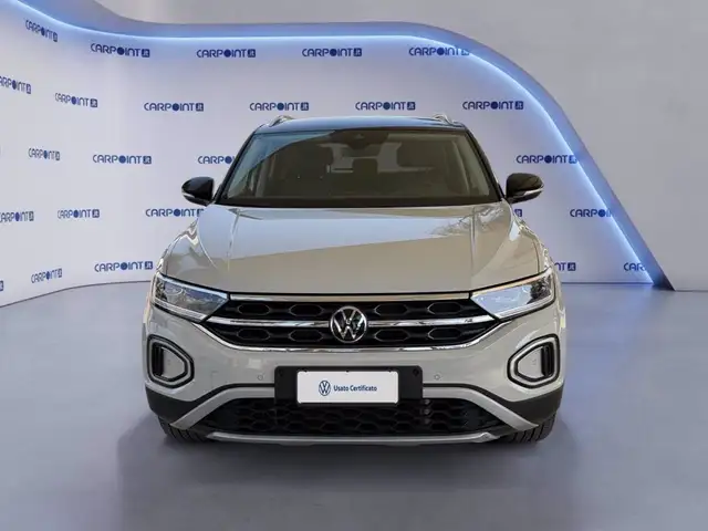 Volkswagen T-Roc view 9