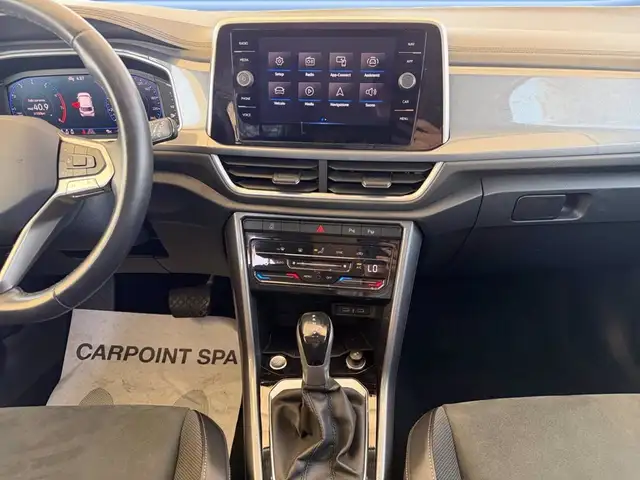 Volkswagen T-Roc view 12