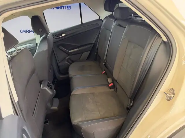 Volkswagen T-Roc view 14