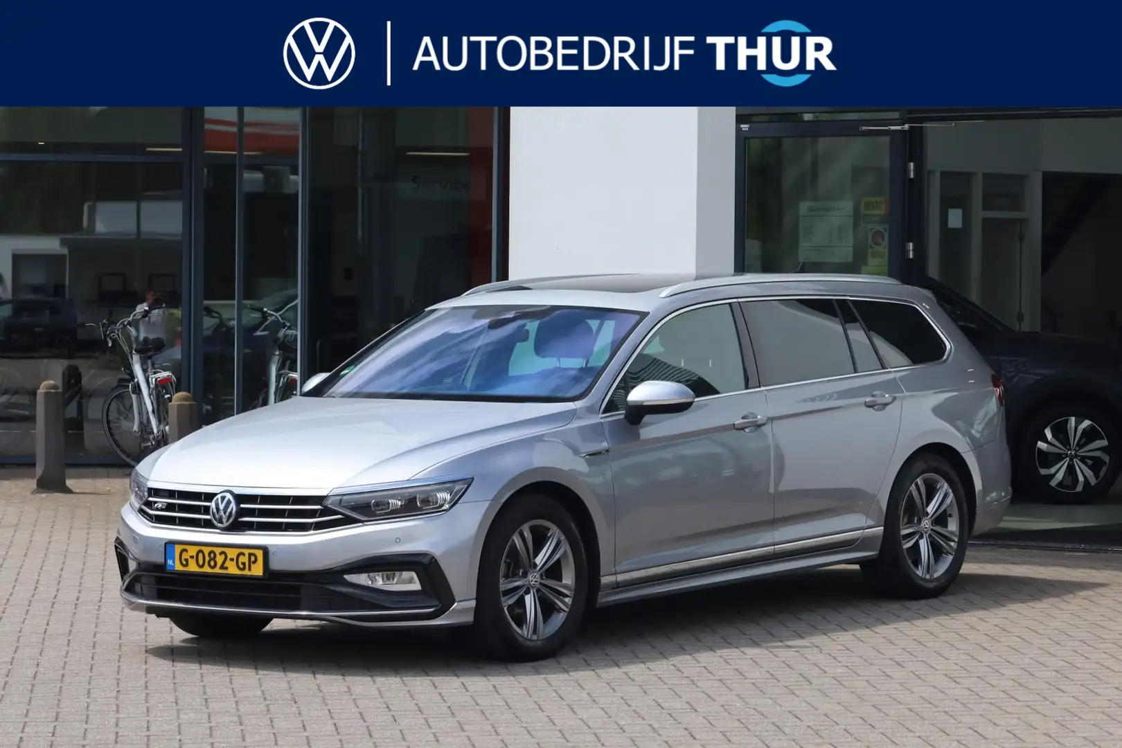 Volkswagen Passat Variant 1.5 TSI Elegance Business R 110KW/150PK DSG, NL au Zilver - 1