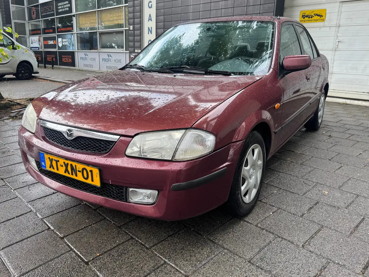 Mazda 323