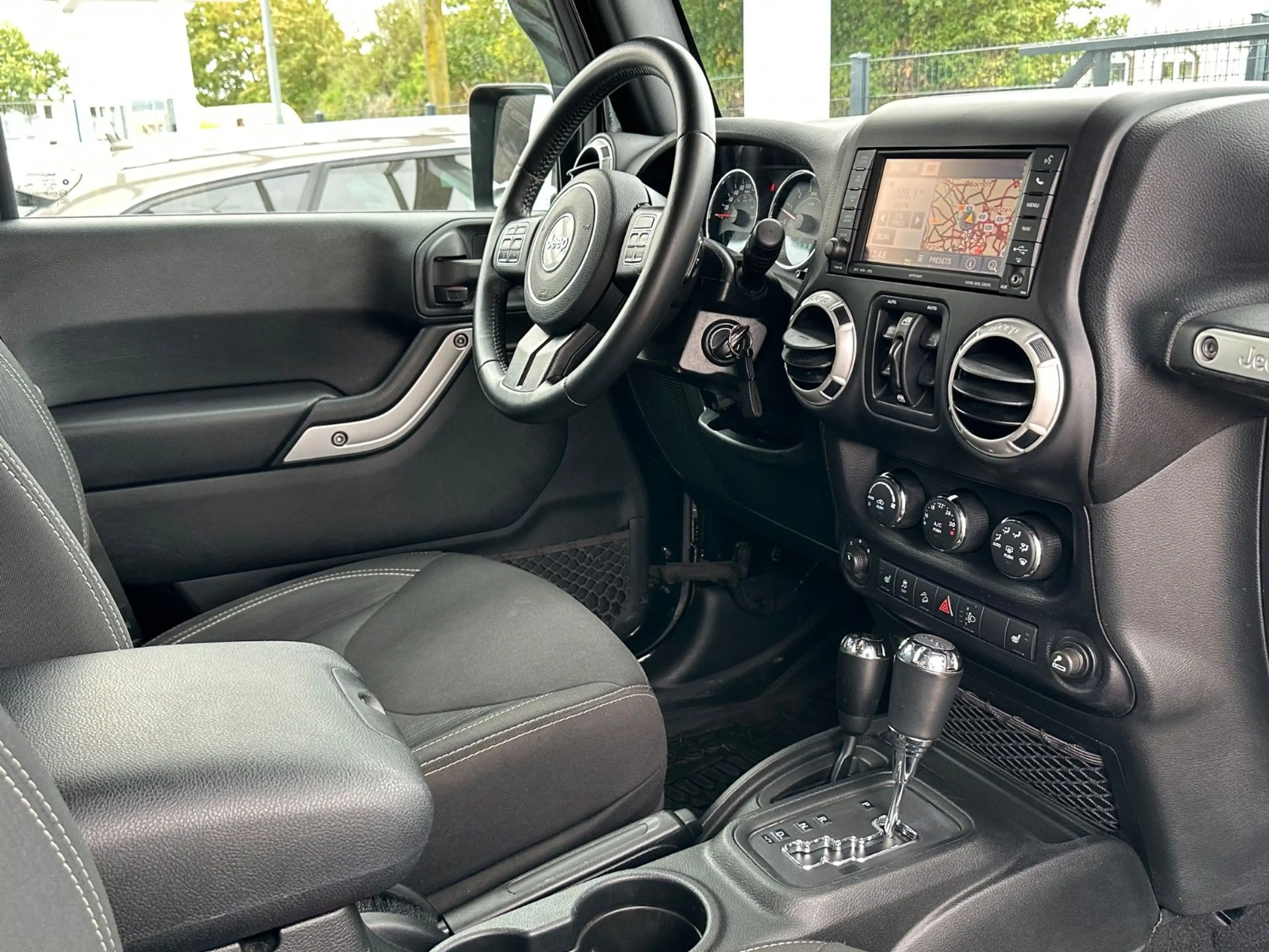 Jeep Wrangler Unlimited Rubicon/offroad*Leder*AHK*Tri — photo 6