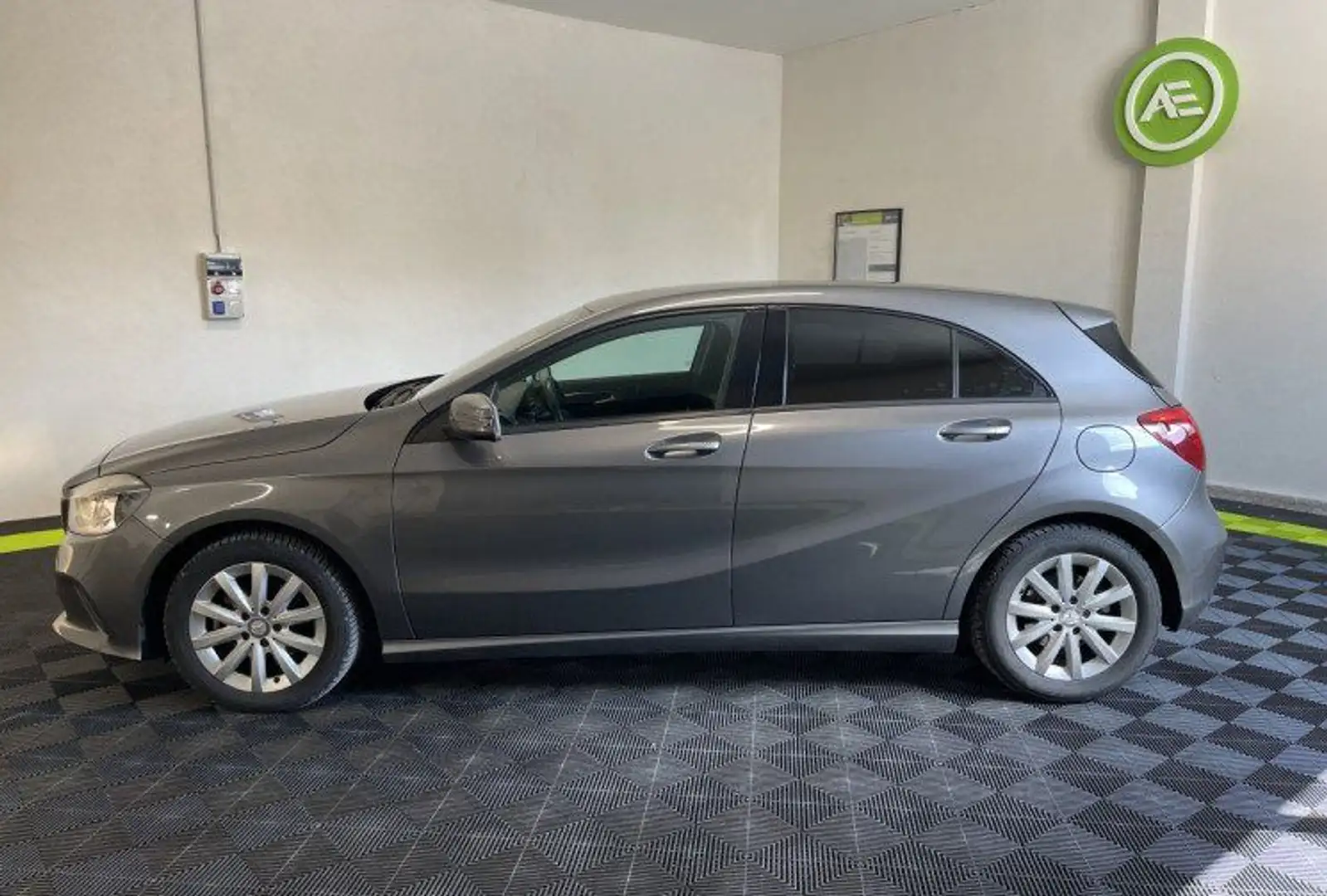 Mercedes-Benz A 180 180 d Business III Gris - 2