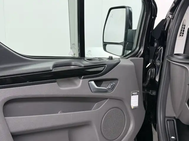 Ford Transit Custom view 25