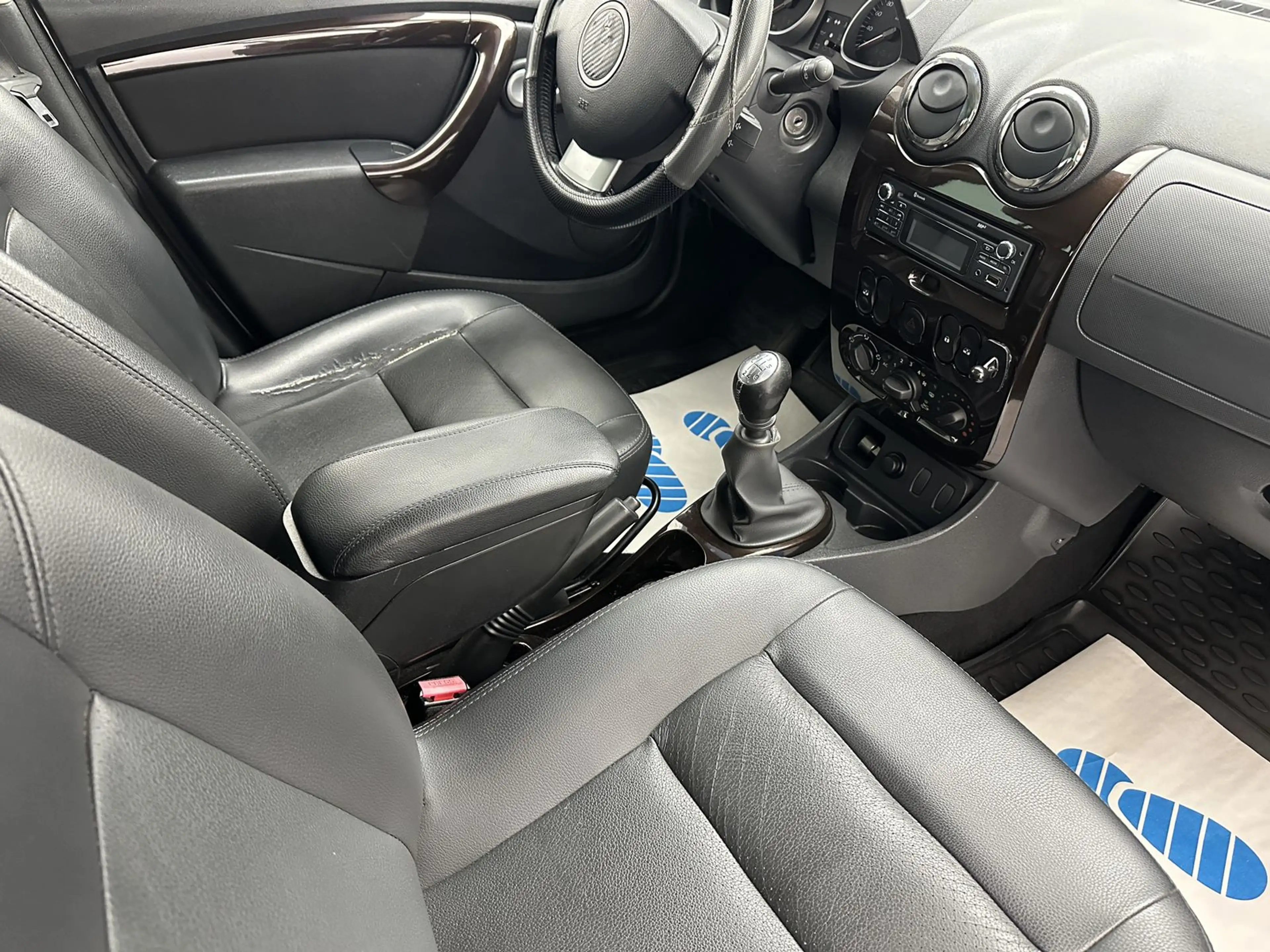 Dacia Duster Prestige 4x2 "LEDER-KLIMA-ALU-TÜV" — photo 9