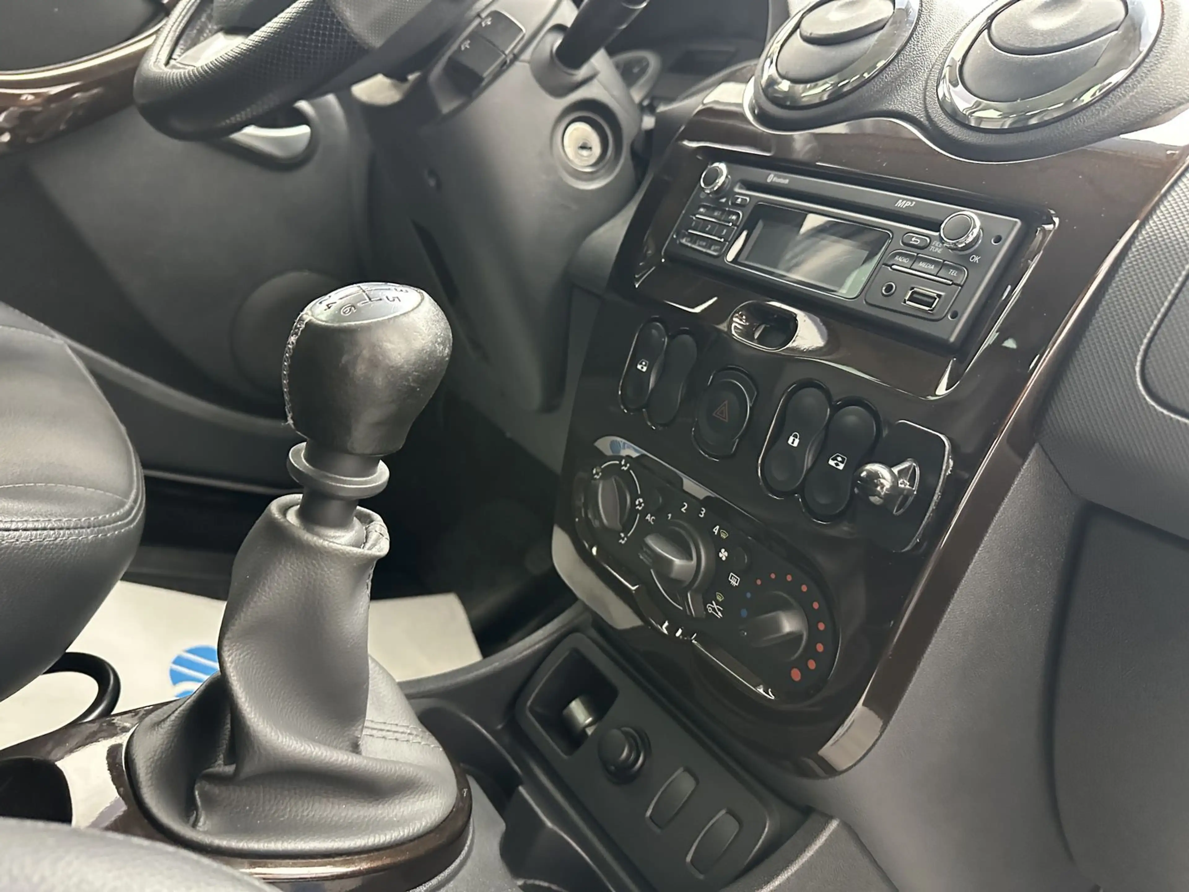 Dacia Duster Prestige 4x2 "LEDER-KLIMA-ALU-TÜV" — photo 8
