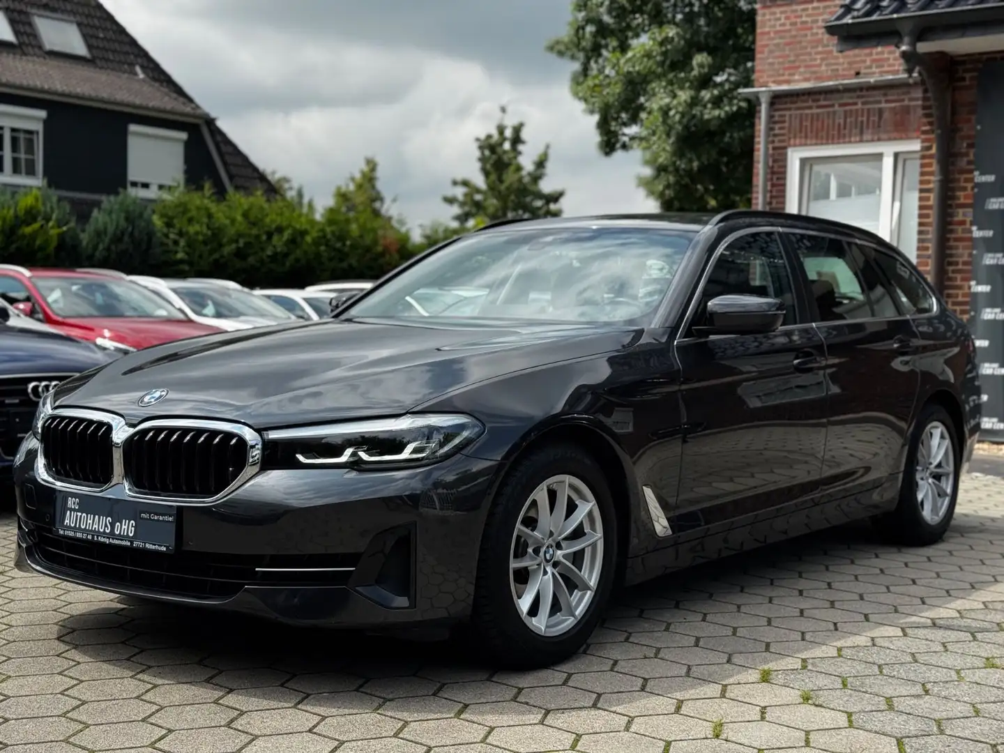 BMW 520 d Touring Automatik Sport Navi Leder AHK Šedá - 1
