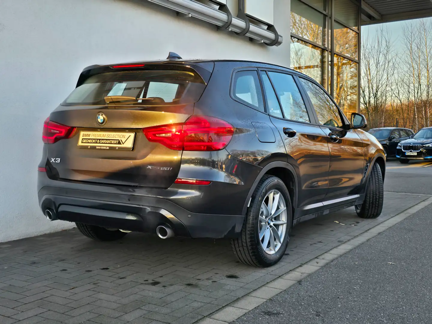 BMW X3 xDrive20i ADVANTAGE Navi AHK Head-Up PDC SHZ Grau - 2