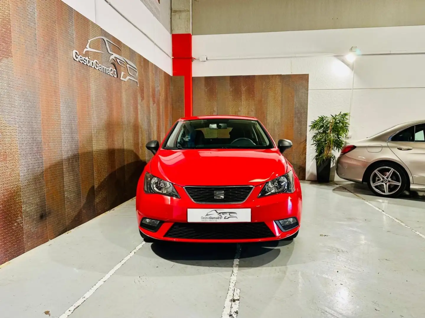 SEAT Ibiza 1.2 Reference 70 Rood - 1