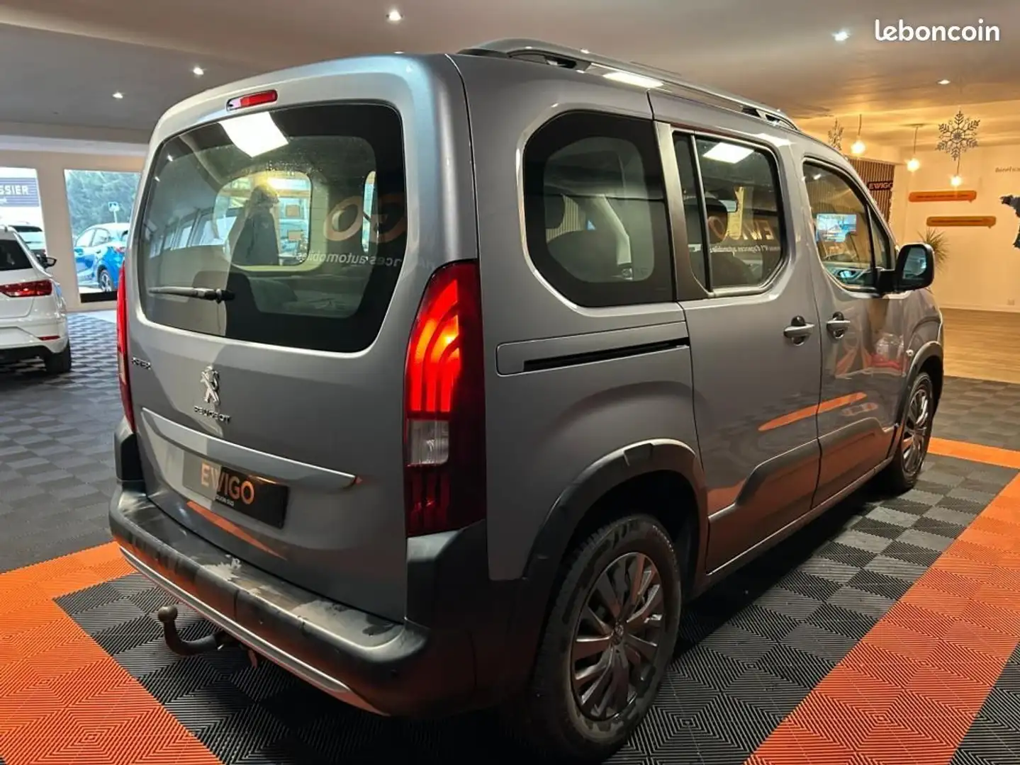 Peugeot Rifter COMBI 1.2 110 ALLURE START-STOP %2B COURROIE DE DISTRIBUTION CHANGÉE 1ÈRE MAIN E... Grijs - 2
