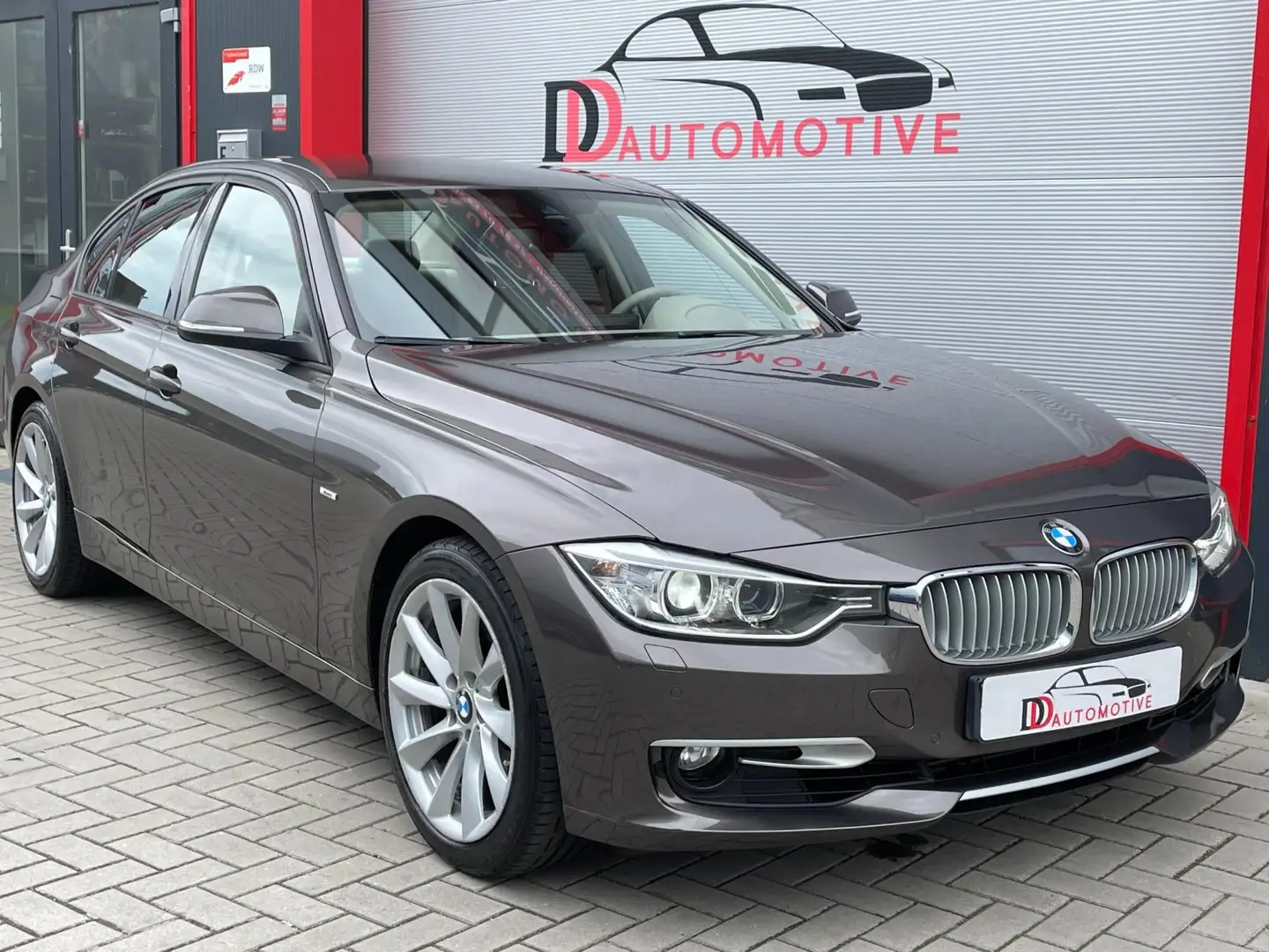 BMW 328 3-serie 328i Upgrade Edition AUT/LANE/NAVI/CLIMA/P smeđa - 2