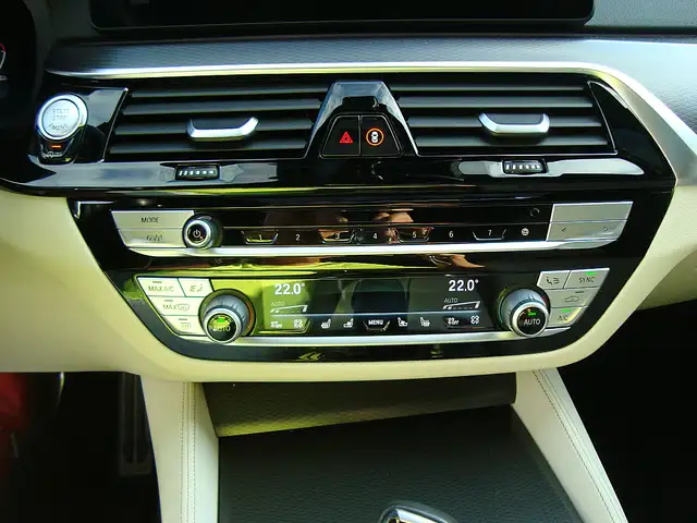 BMW 550 i  X-Drive 1-Besitz Richtig Voll Mod 21 Top !! Ansicht 19