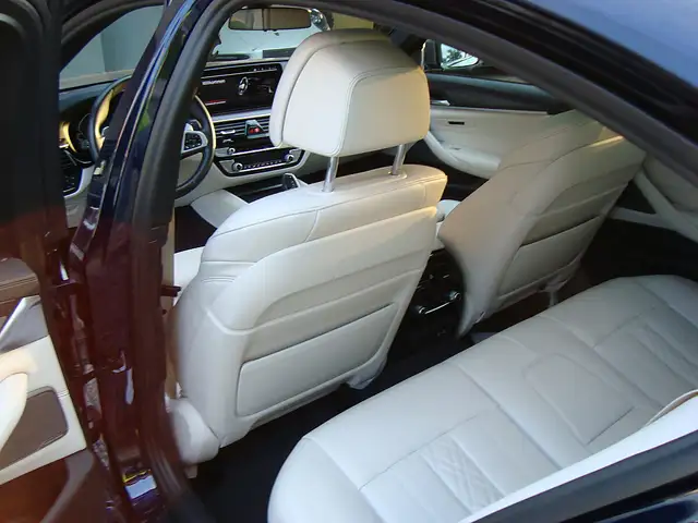 BMW 550 i  X-Drive 1-Besitz Richtig Voll Mod 21 Top !! Ansicht 8