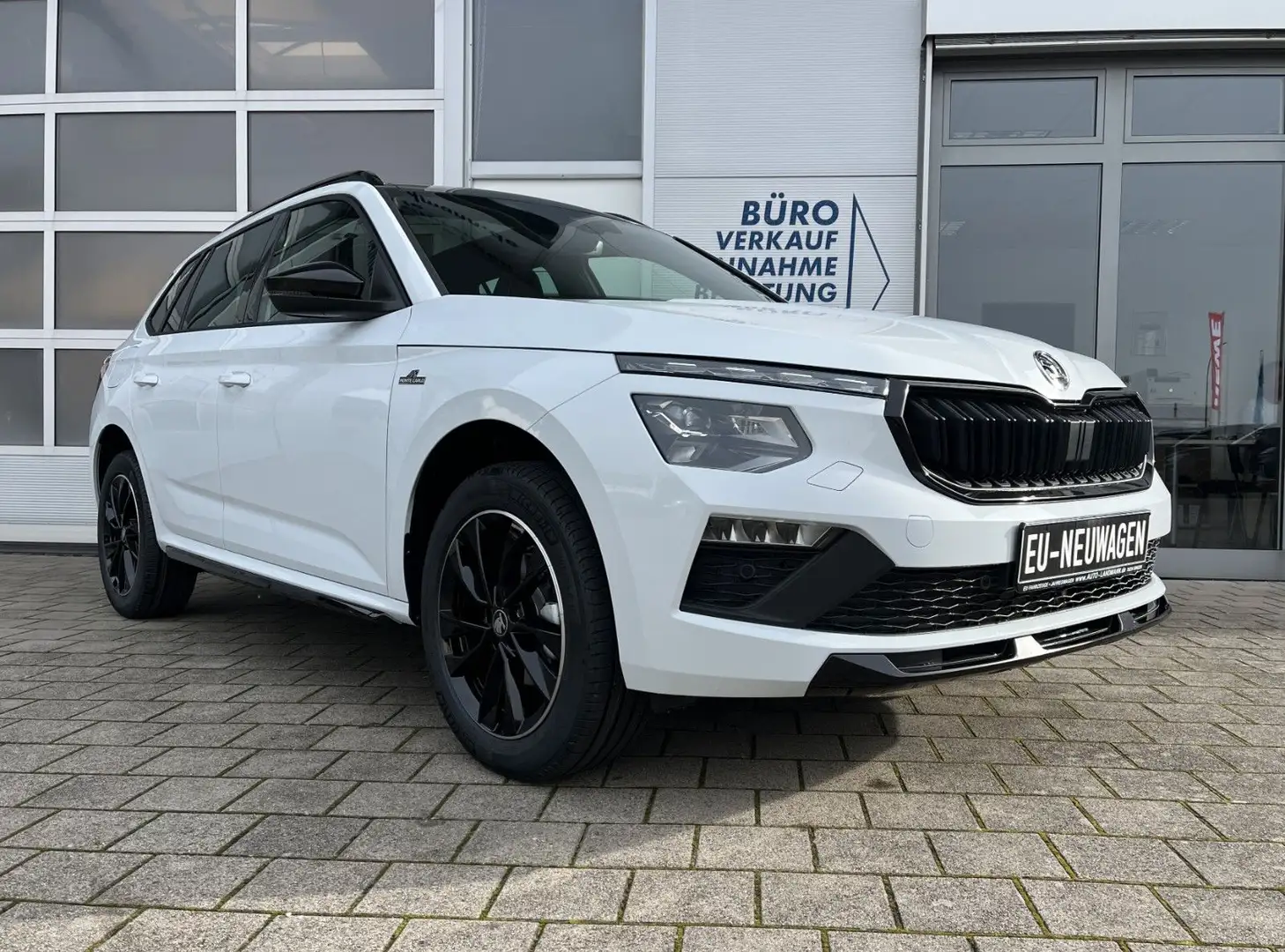 Skoda Kamiq 1.5 TSI DSG Monte Carlo PANO AHK 5J GAR Weiß - 2