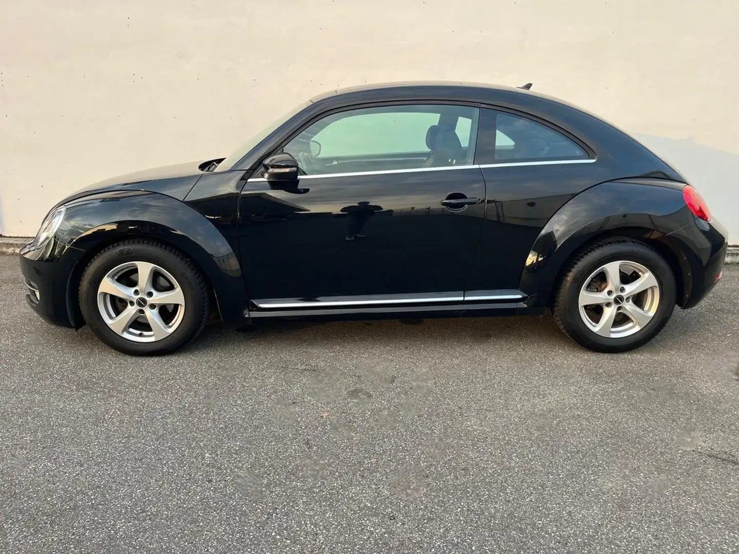 Volkswagen Beetle 1.6 TDI Design NAVI PANORAMA BI-XENON PDC Schwarz - 2