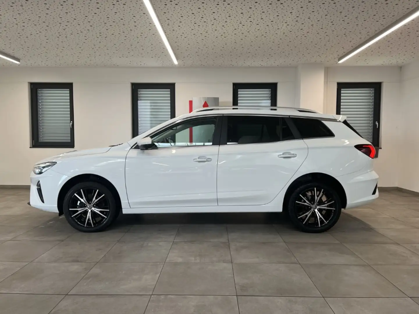 MG MG5 61 kWh Luxury Kamera360 LED Navigation ACC Weiß - 2