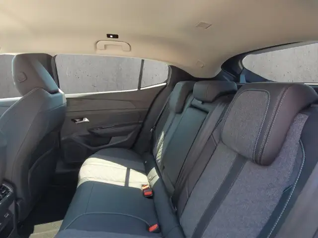 Peugeot 408 view 8