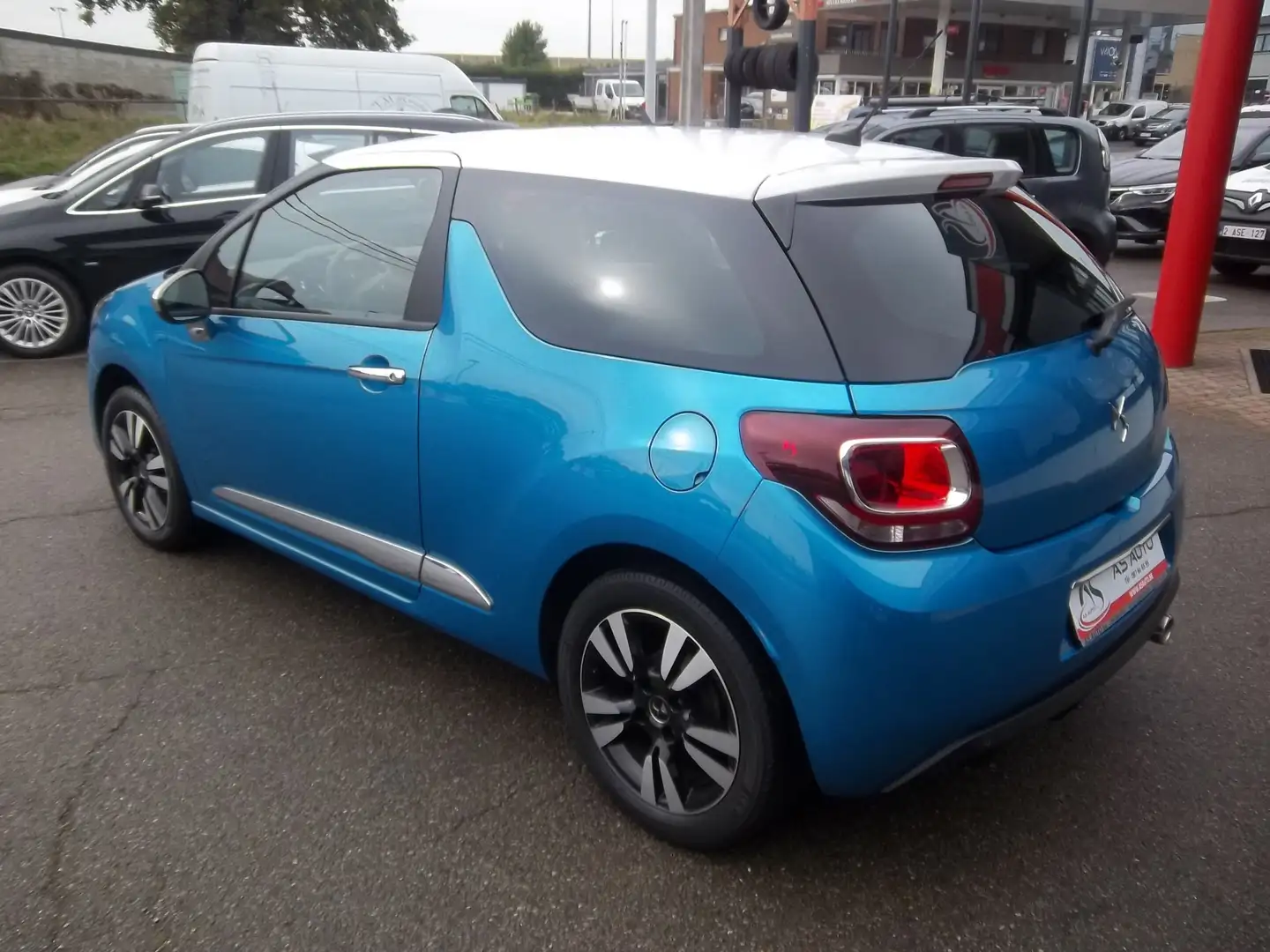 DS Automobiles DS 3 1.2 PureTech So Chic Blauw - 2