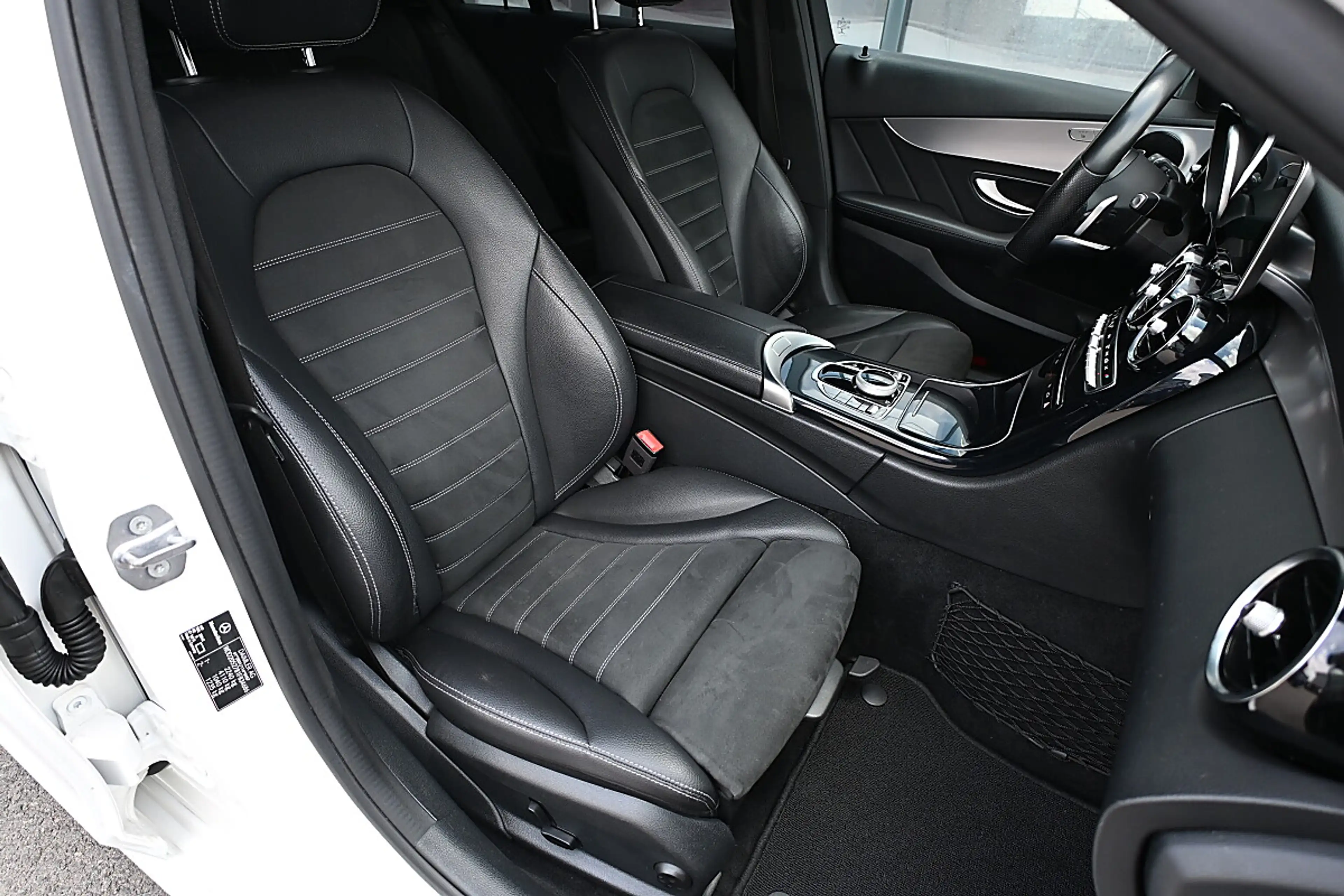Mercedes-Benz C 200 T 4MATIC Aut. 2x AMG, 360 CAM, Widescreen, Nigh... — photo 6