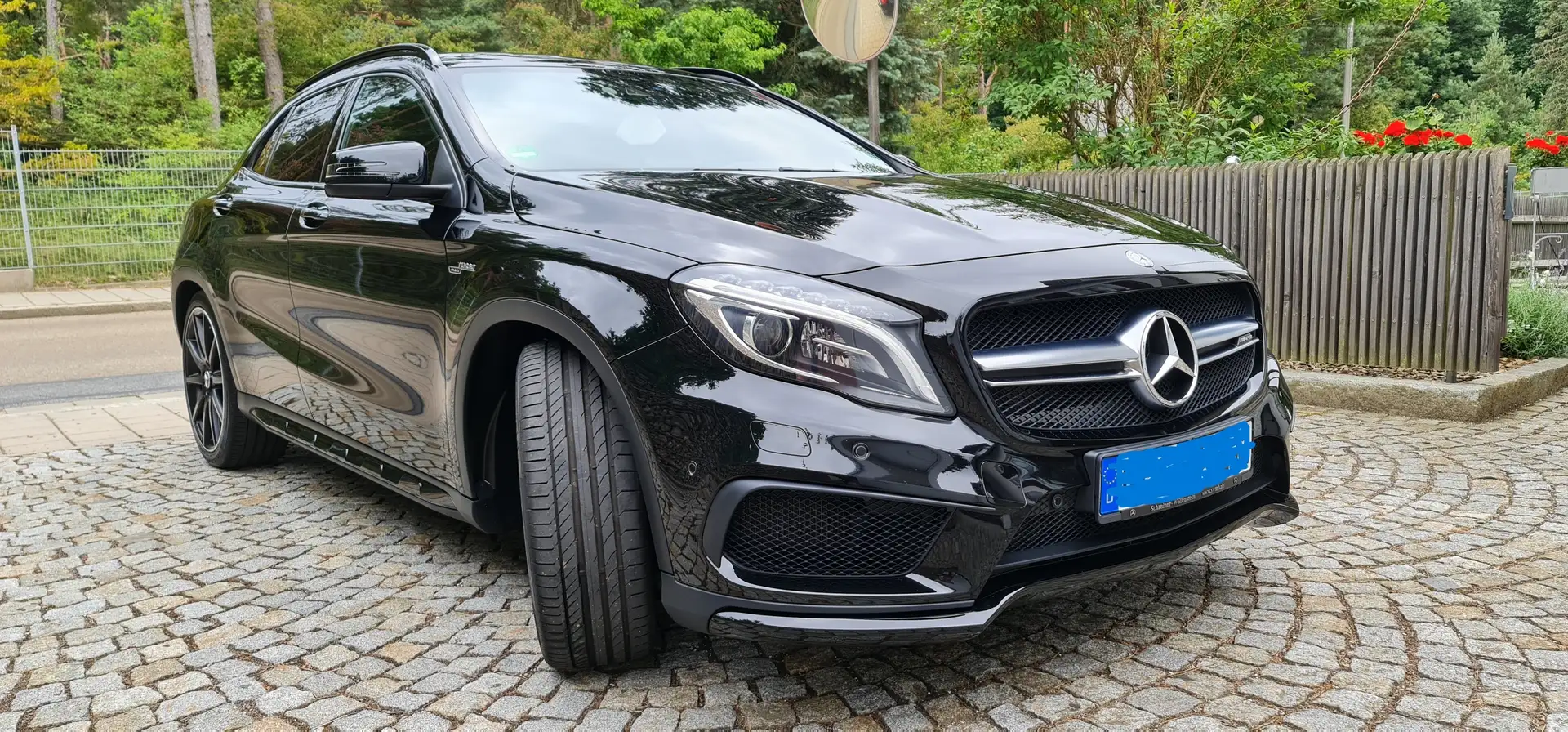 Mercedes-Benz GLA 45 AMG AMG GLA 45 4Matic AMG Speedshift 7G-DCT Schwarz - 1