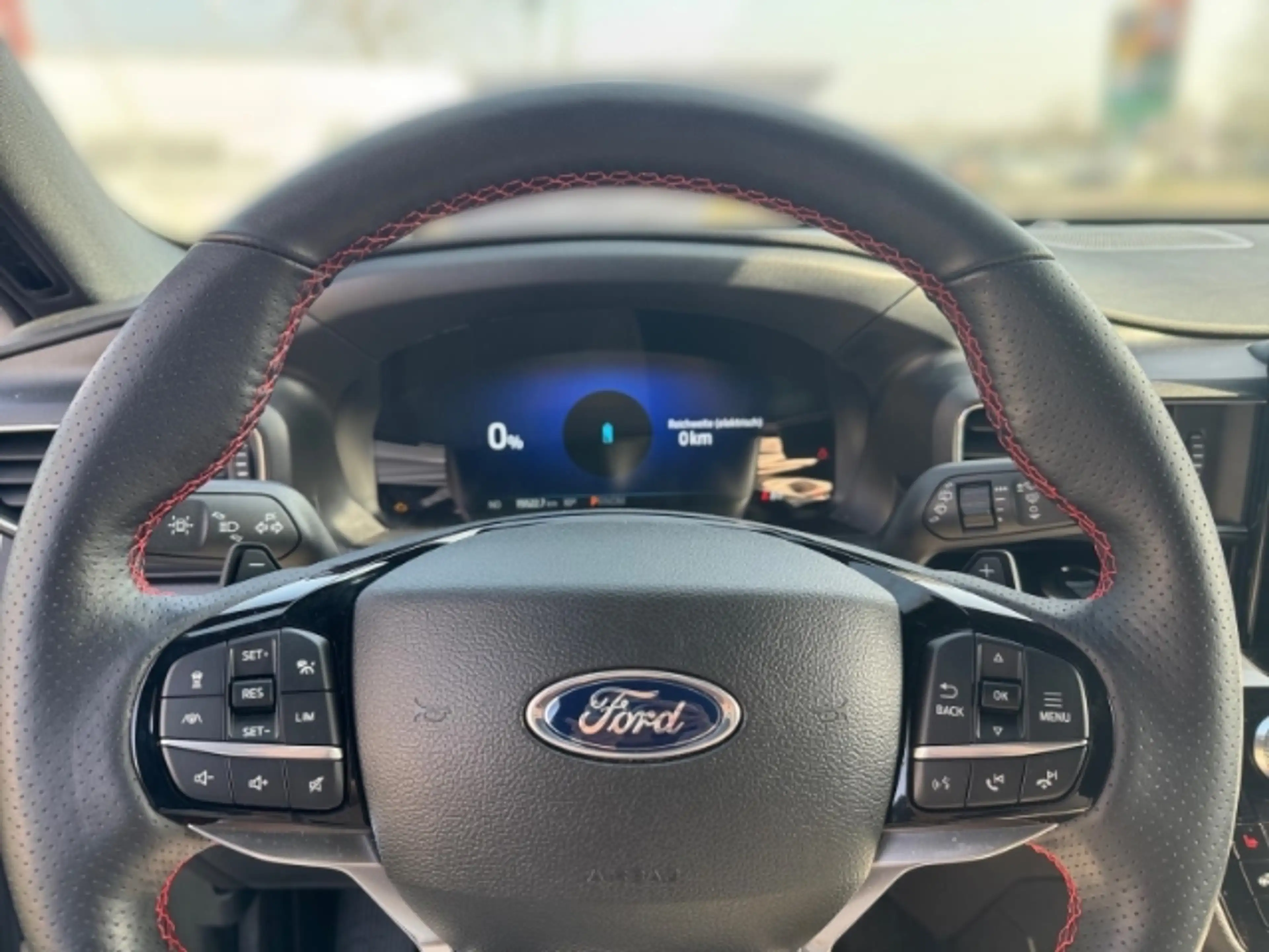Ford Explorer Plug-in-Hybrid 4x4 ST-Line 7-Sitzer + AHK abn. + e — photo 9
