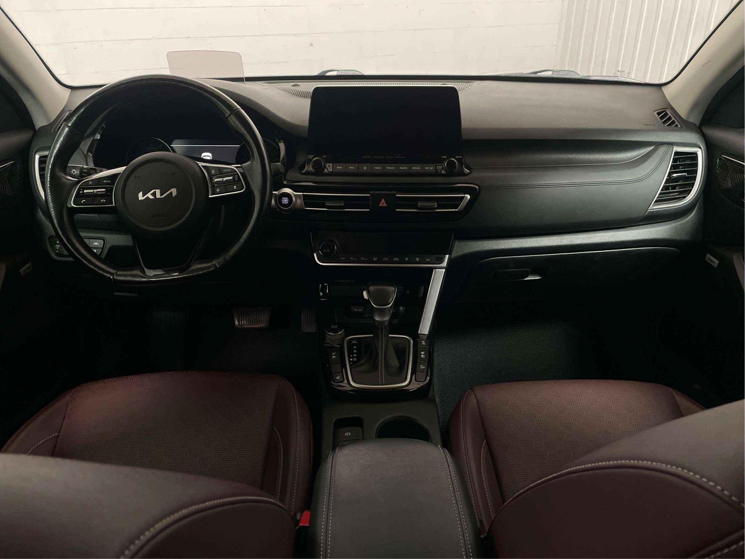 2023 Kia Seltos SX 1.6T AWD Mags Cuir Toit GPS Sièges Ventilés — снимка 1