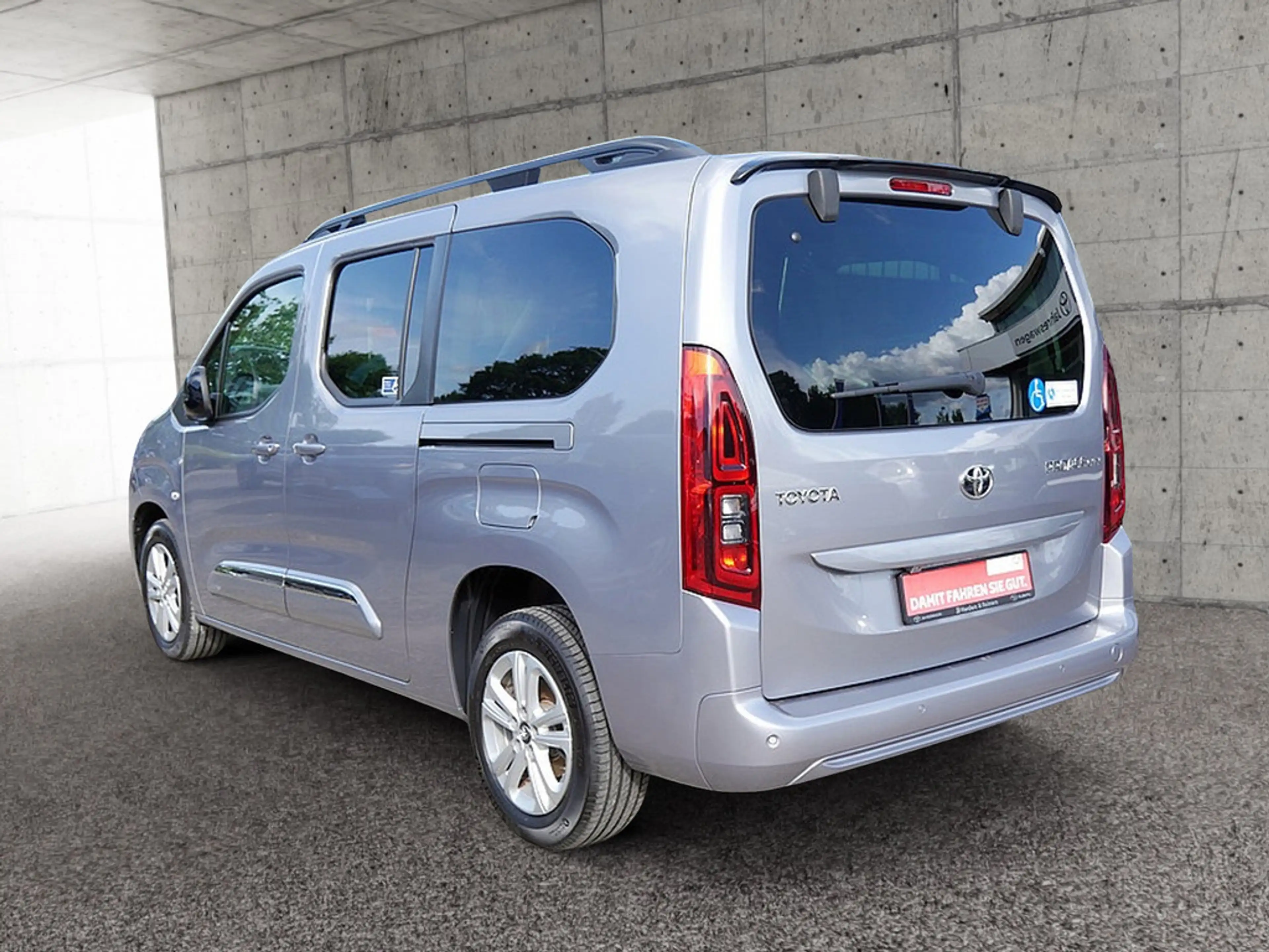 Toyota Proace City Verso 1.5 D-4D 7-Sitze behinderte — photo 7