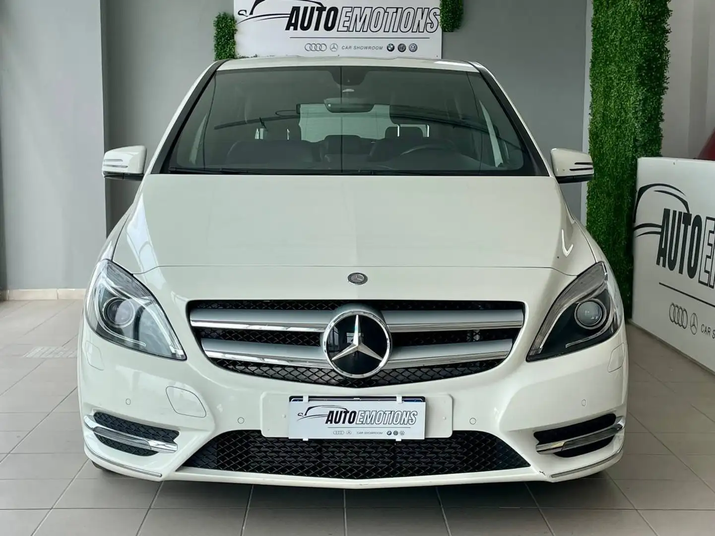 Mercedes-Benz B 180 - Motore Mercedes Bianco - 2