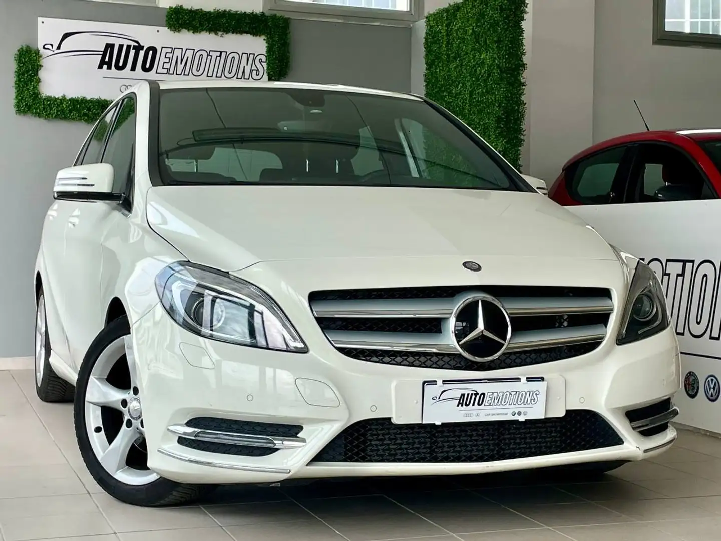 Mercedes-Benz B 180 - Motore Mercedes Bianco - 1