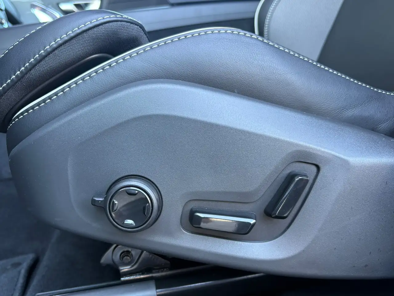 Volvo XC60 2.0 T8 Plug-in hybrid AWD NW MODEL Ultra Black Edi, миниатюра 28