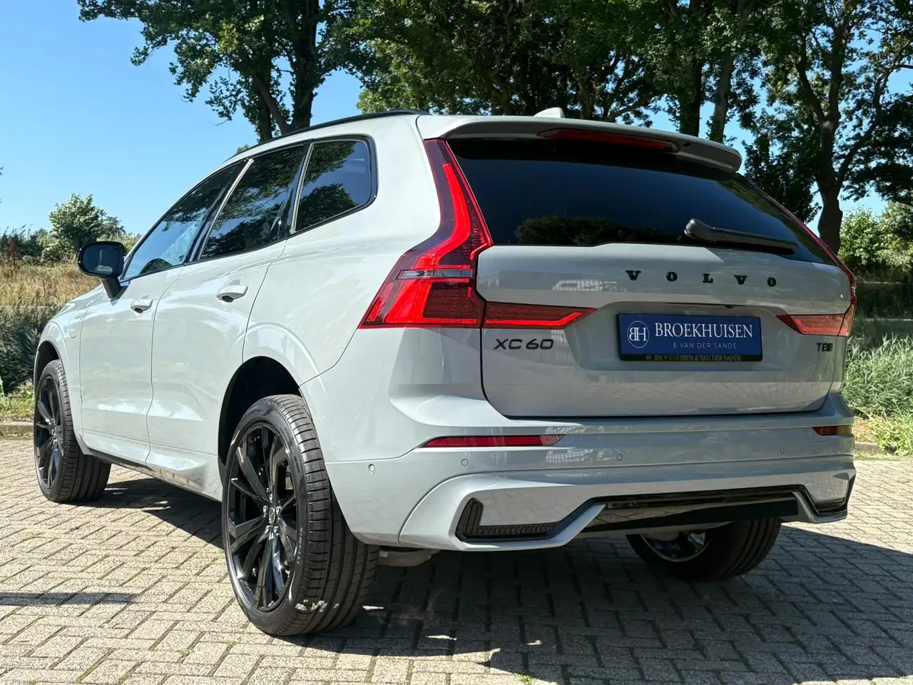Volvo XC60 2.0 T8 Plug-in hybrid AWD NW MODEL Ultra Black Edi, миниатюра 4