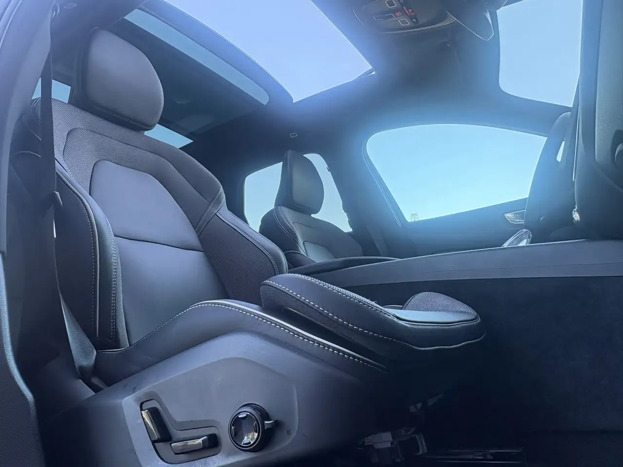 Volvo XC60 2.0 T8 Plug-in hybrid AWD NW MODEL Ultra Black Edi, миниатюра 8