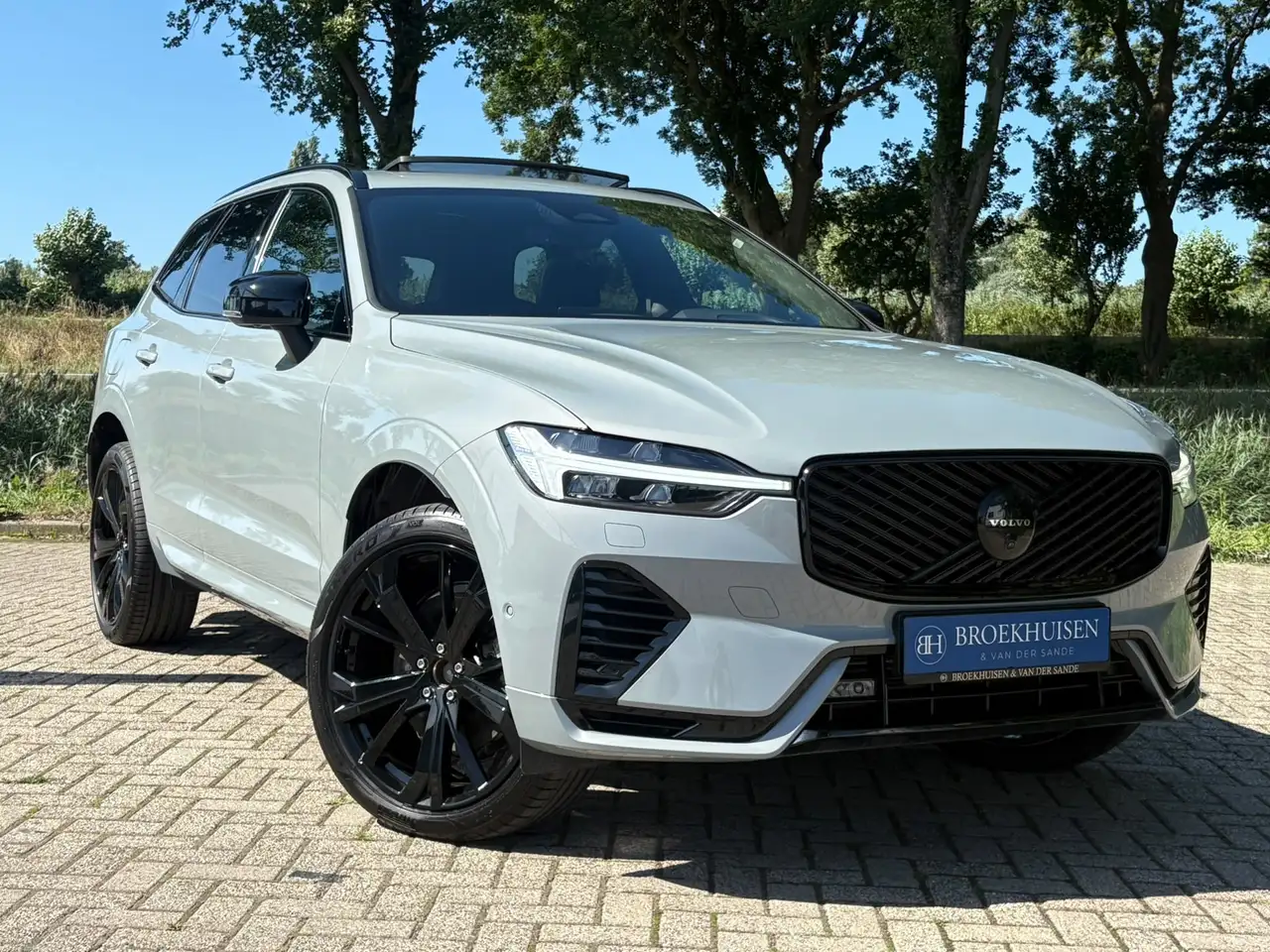 Volvo XC60 2.0 T8 Plug-in hybrid AWD NW MODEL Ultra Black Edi, миниатюра 3