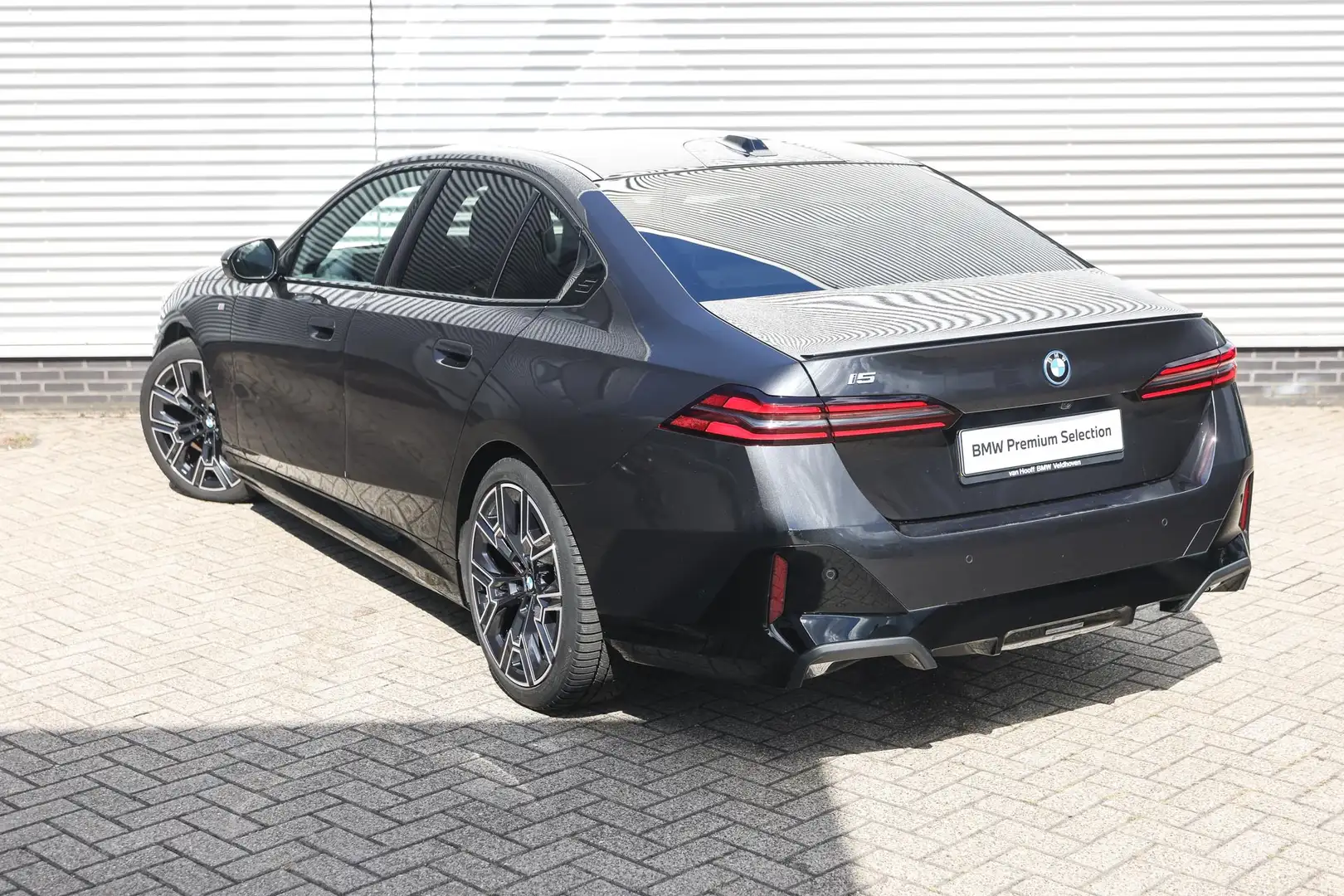 BMW i5 eDrive40 M Sport / Panoramadak / Trekhaak / Adapti Grau - 2
