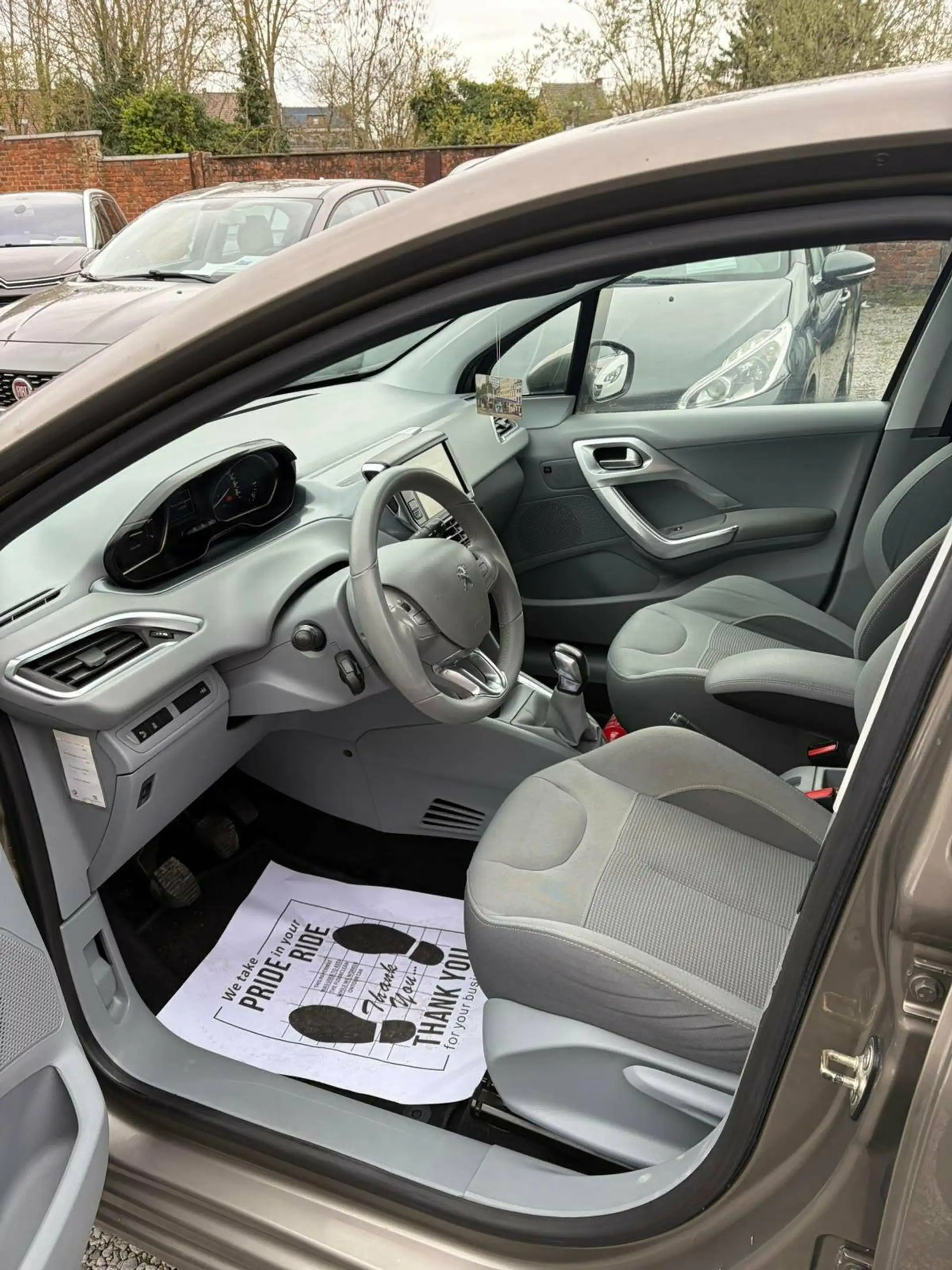Peugeot 208 208 1.4i Allure — photo 13