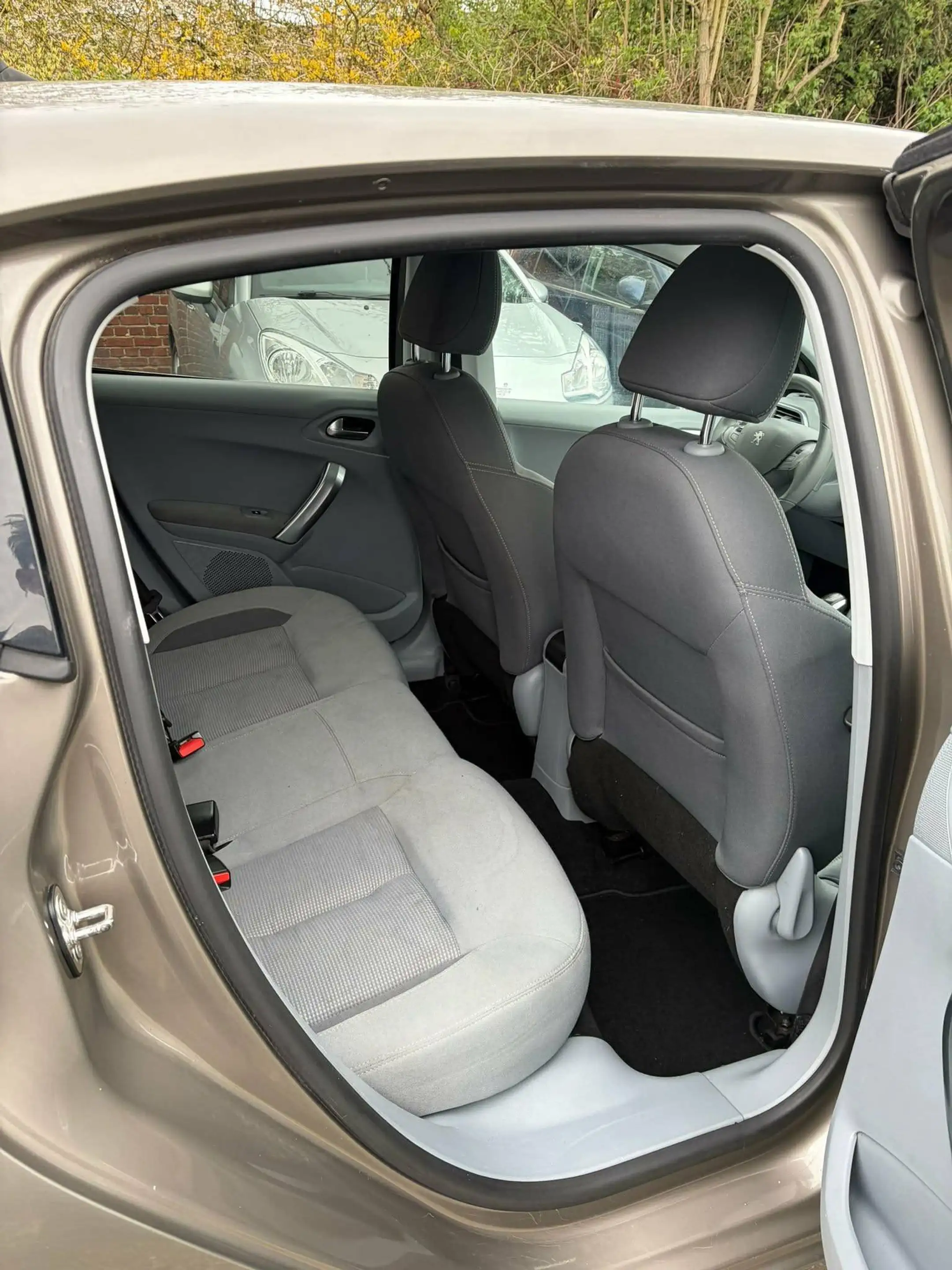 Peugeot 208 208 1.4i Allure — photo 15