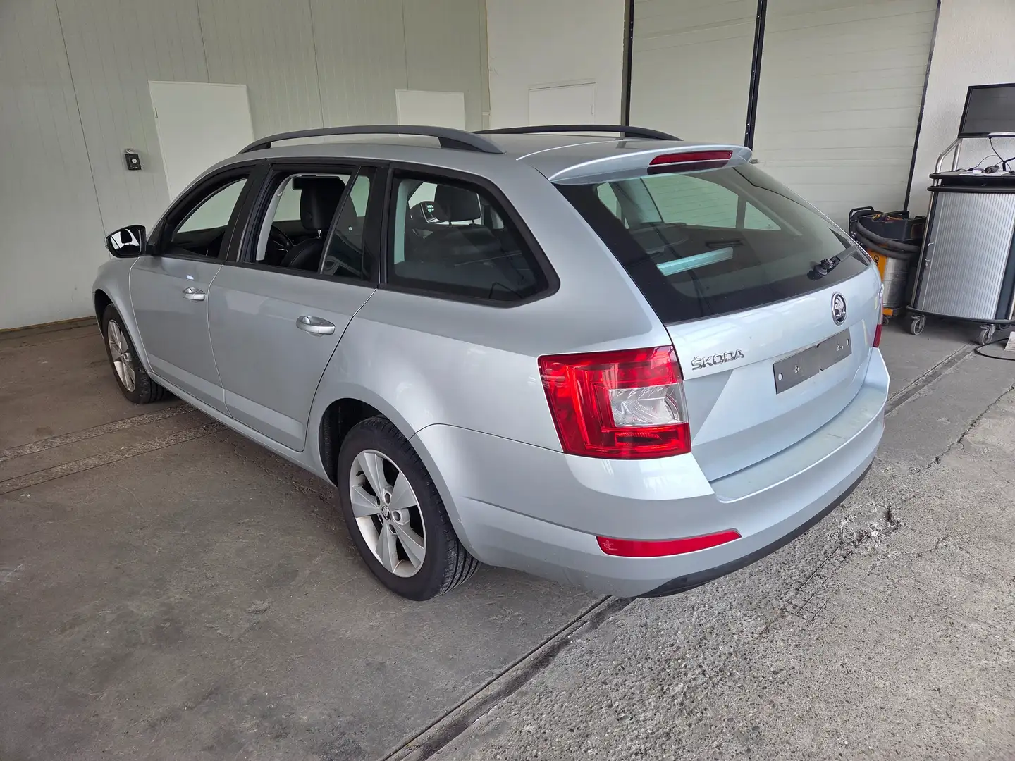 Skoda Octavia Combi 2.0 TDI Green tec DSG Elegance Silber - 2