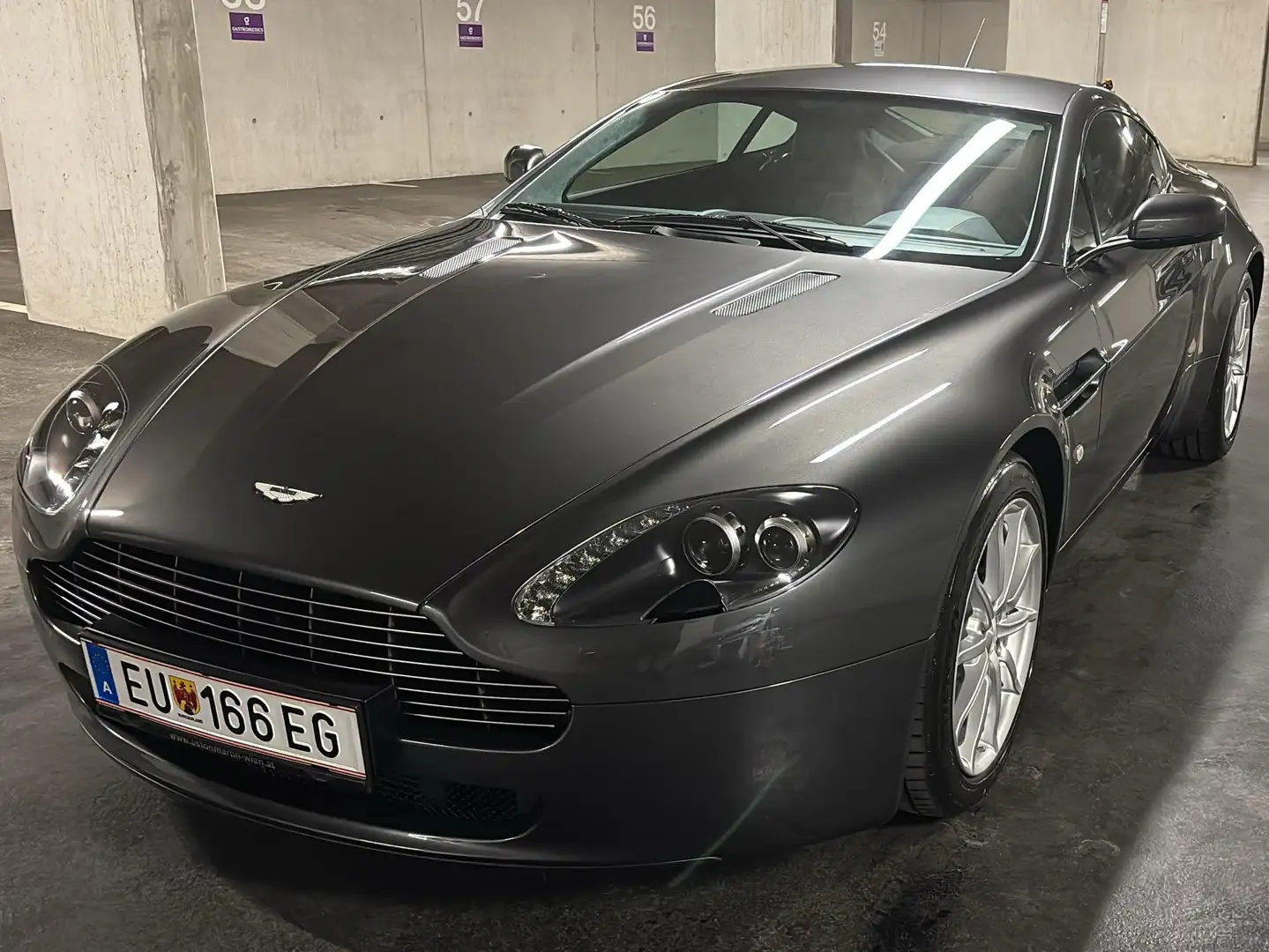 Aston Martin Vantage Grau - 1