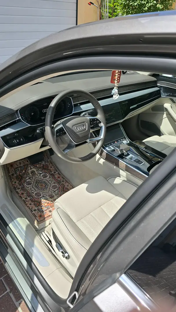 Audi A8 A8 60 TFSI quattro tiptronic Grau - 2