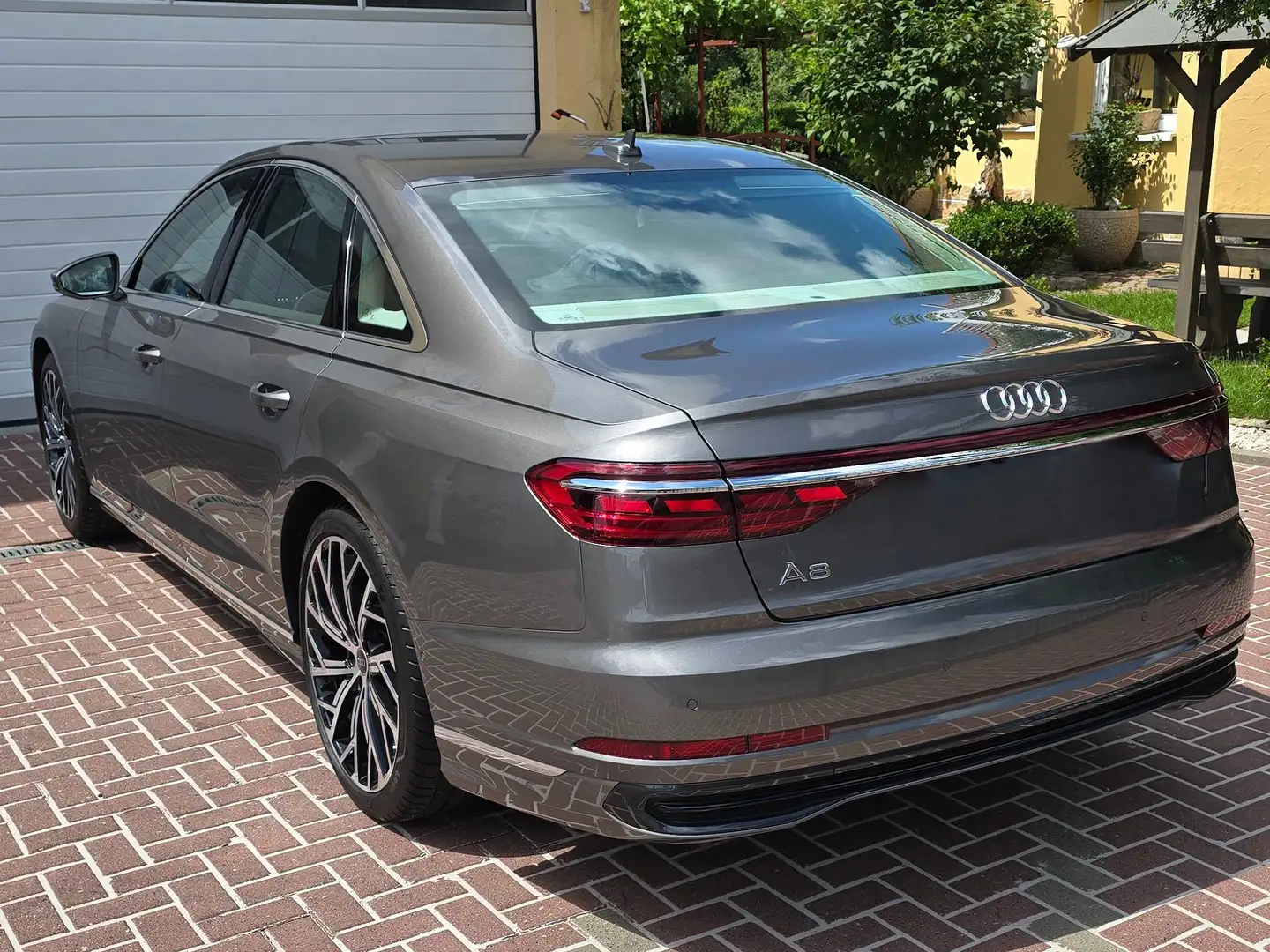 Audi A8 A8 60 TFSI quattro tiptronic Сірий - 2