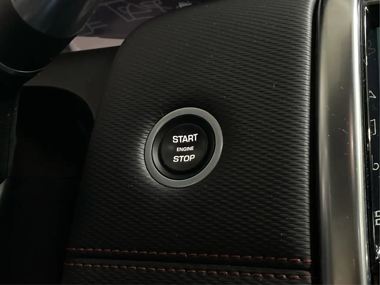 Land Rover Discovery Sport снимка Land Rover Discovery Sport
