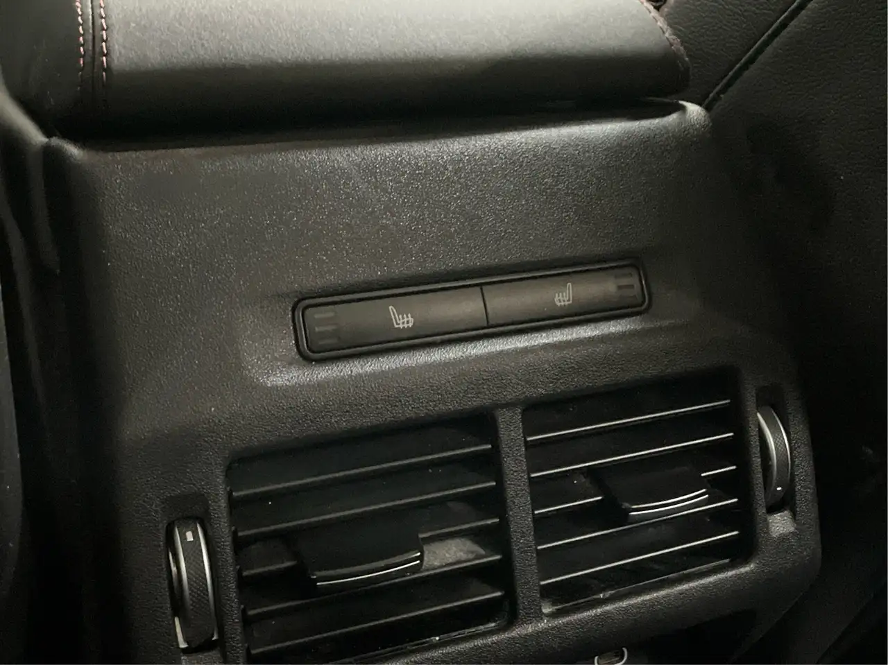 Land Rover Discovery Sport снимка Land Rover Discovery Sport