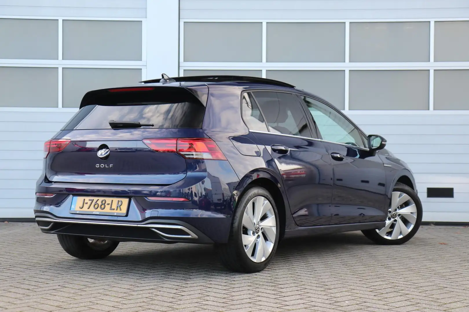 Volkswagen Golf 1.5 TSI 130pk Style | Panoramadak | Navigatie | Ca Bleu - 2